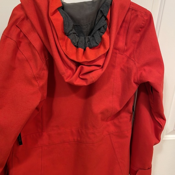 Bright red Ski/snowboard jacket by ride snowboards - Picture 3 of 4